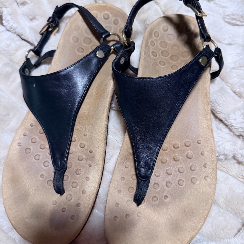 Vionic Women’s Kirra Black Leather Sandals